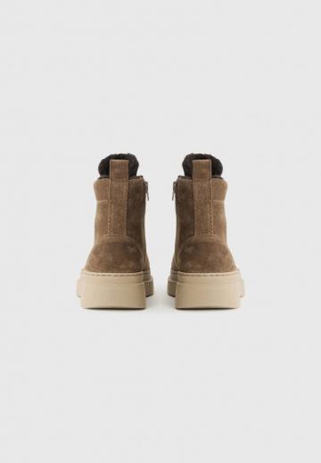 Ботинки на шнуровке