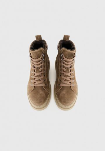 Ботинки на шнуровке