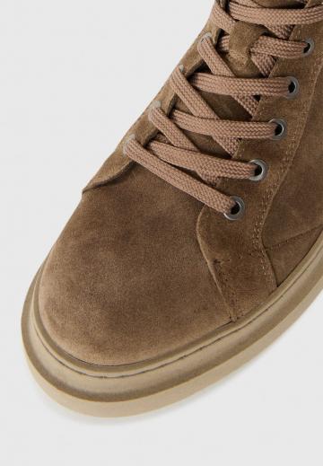 Ботинки на шнуровке