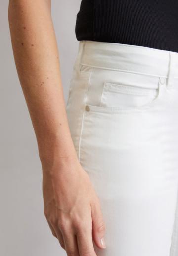 Короткие джинсы