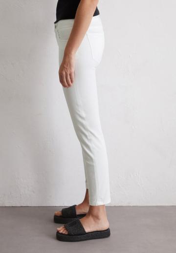 Короткие джинсы