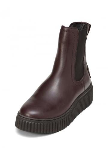 Сапожки на танкетке