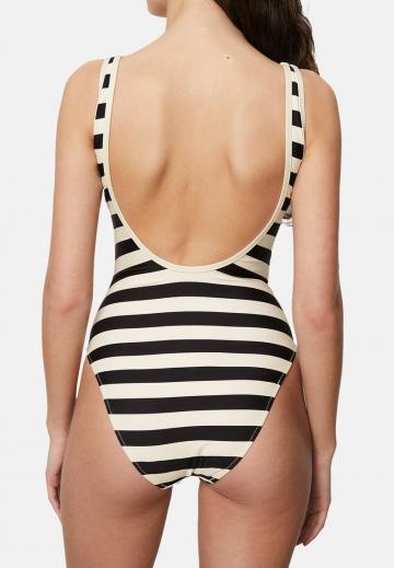 Слитный купальник