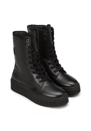 Ботинки на шнуровке