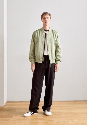 Куртка бомбер