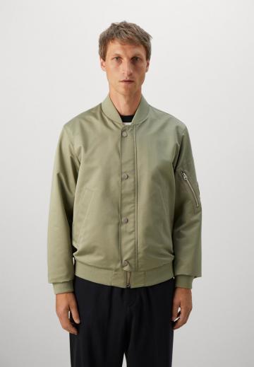 Куртка бомбер