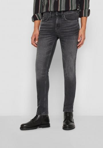 Узкие джинсы