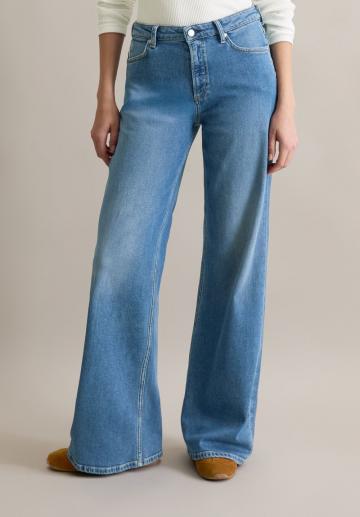 Клешеные джинсы