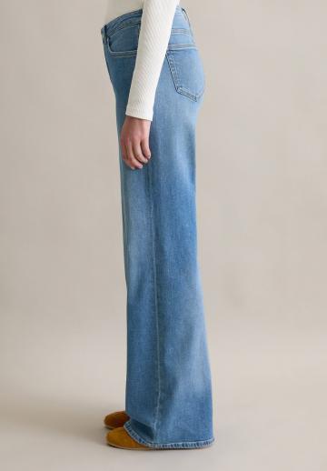 Клешеные джинсы
