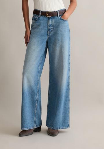 Клешеные джинсы