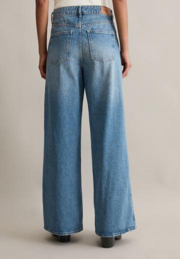Клешеные джинсы