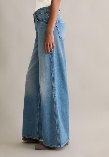 Клешеные джинсы