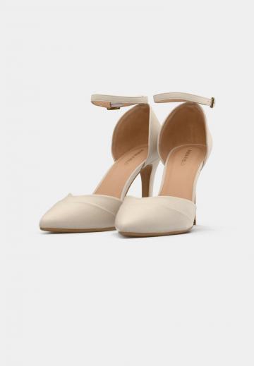 Туфли на высоком каблуке