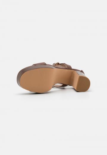 Босоножки на платформе