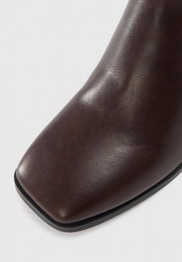 Высокие сапоги