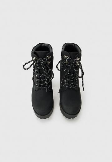 Высокие сапоги