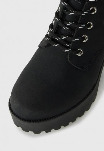 Высокие сапоги