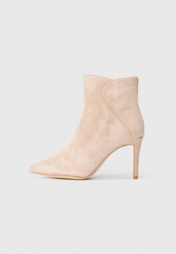 Полусапожки на высоком каблуке