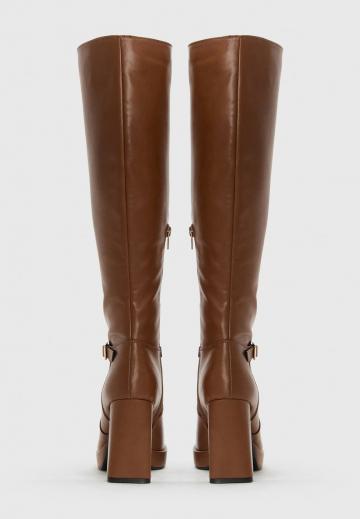 Высокие сапоги