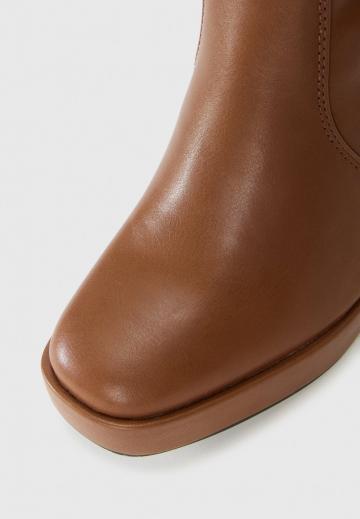 Высокие сапоги