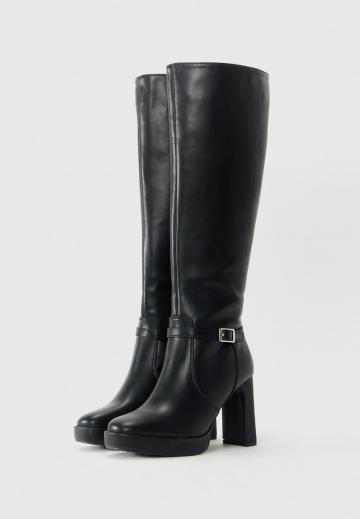 Высокие сапоги