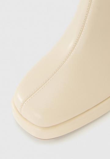 Высокие сапоги