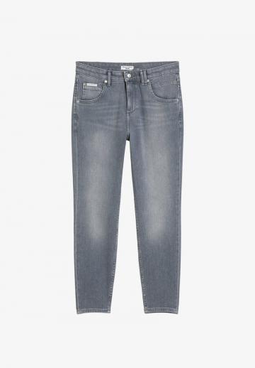 Узкие джинсы