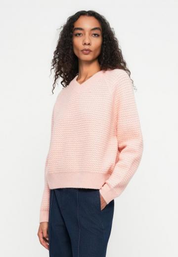 Пуловер с вырезом V