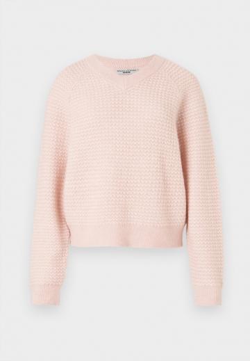 Пуловер с вырезом V