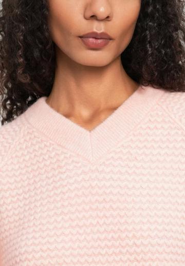 Пуловер с вырезом V