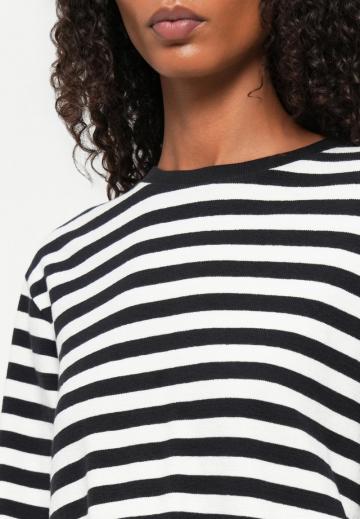 Пуловер в полоску