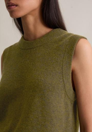 Пуловер без рукавов