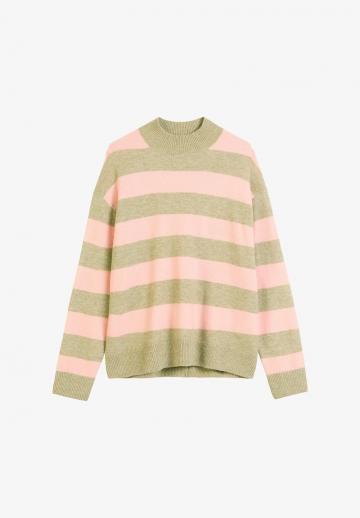Пуловер в полоску