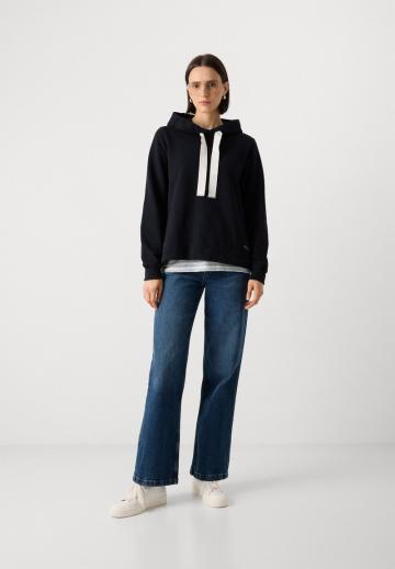 Пуловер с капюшоном