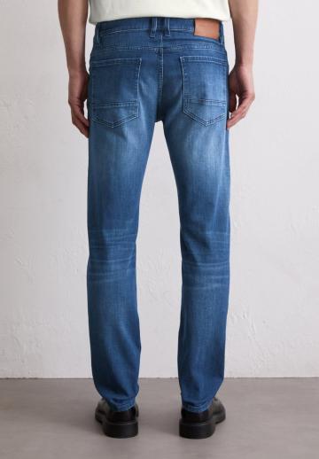 Прямые джинсы