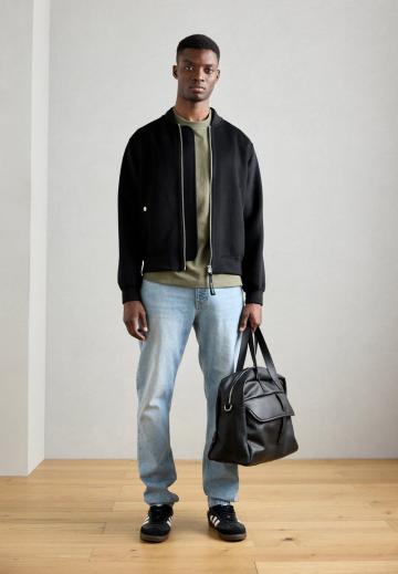 Куртка бомбер