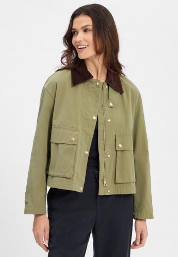 Куртка с накладнымит карманами