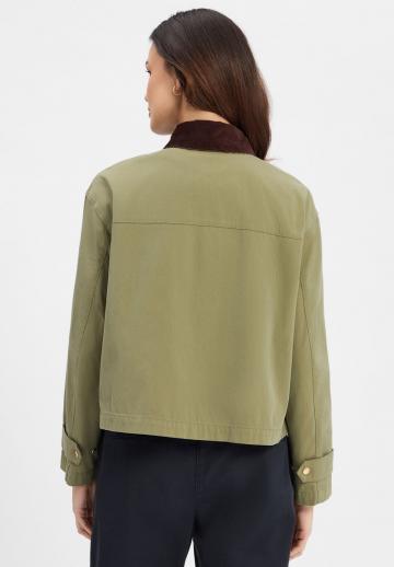 Куртка с накладнымит карманами