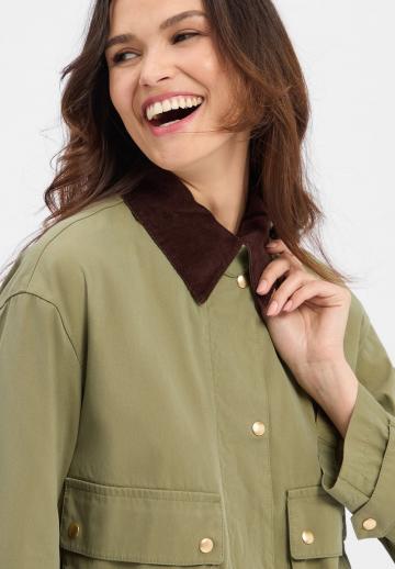 Куртка с накладнымит карманами