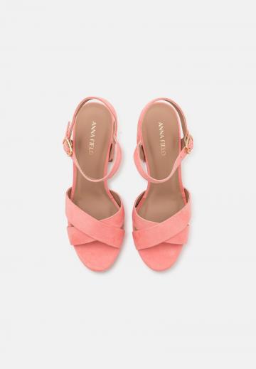 Босоножки на платформе