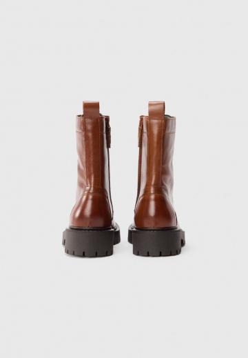 Ботинки на шнуровке