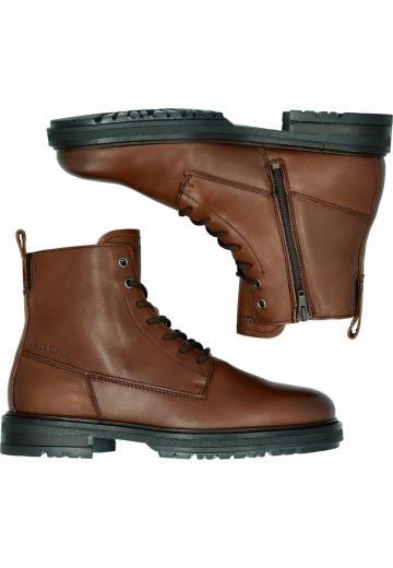 Ботинки на шнуровке