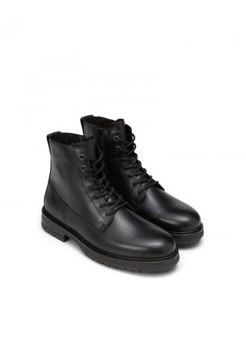 Ботинки на шнуровке