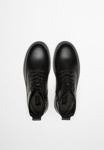 Ботинки на шнуровке