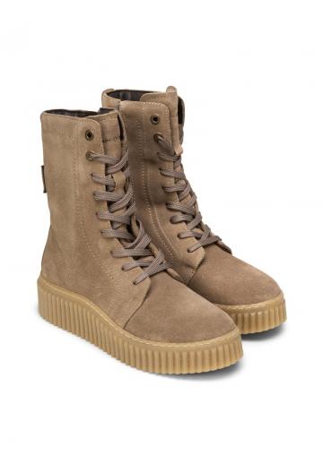 Ботинки на шнуровке