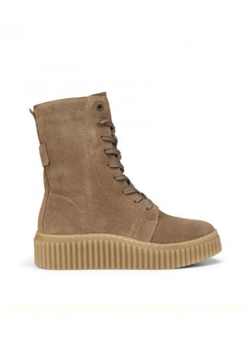 Ботинки на шнуровке