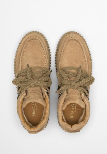 Сапожки на танкетке