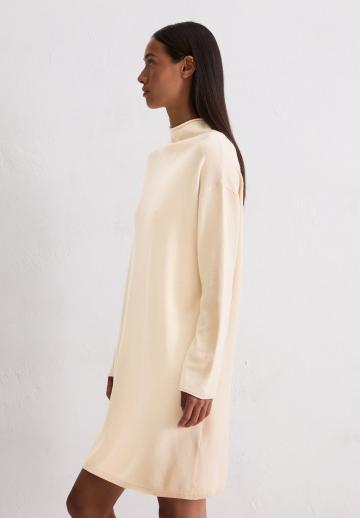 Вязаное платье