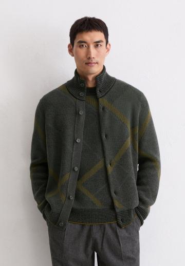 Вязаная кофта