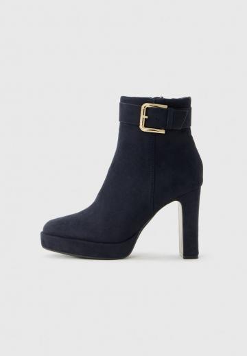 Высокие сапоги